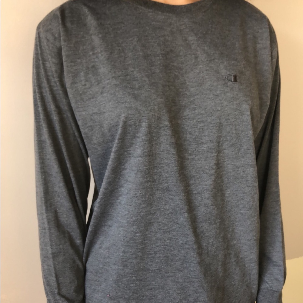 cute gray long sleeve tee by Champion 🍁